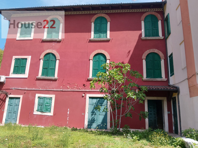 VICENZA CENTRO- VICENZA. Se sogni di creare la casa dei tuoi desideri in una posizione di inestim...