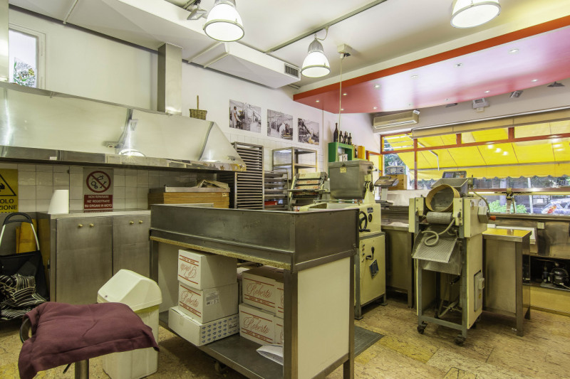 Vi presentiamo un'opportunità unica nel cuore di Padova, uno spazio commerciale in via Facciolati...