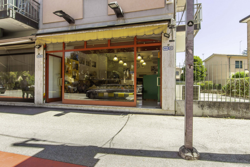Vi presentiamo un'opportunità unica nel cuore di Padova, uno spazio commerciale in via Facciolati...