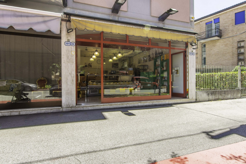 Vi presentiamo un'opportunità unica nel cuore di Padova, uno spazio commerciale in via Facciolati...