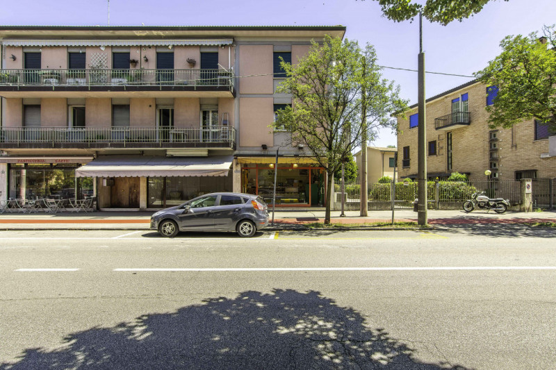 Vi presentiamo un'opportunità unica nel cuore di Padova, uno spazio commerciale in via Facciolati...