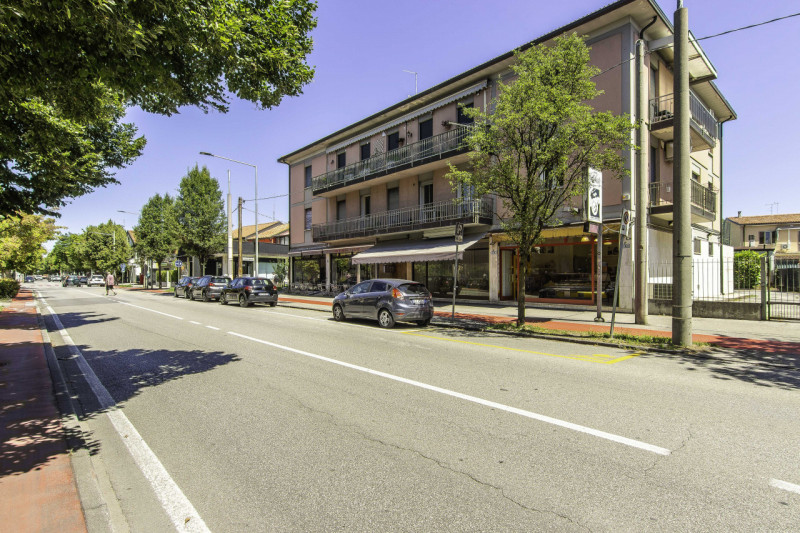 Vi presentiamo un'opportunità unica nel cuore di Padova, uno spazio commerciale in via Facciolati...