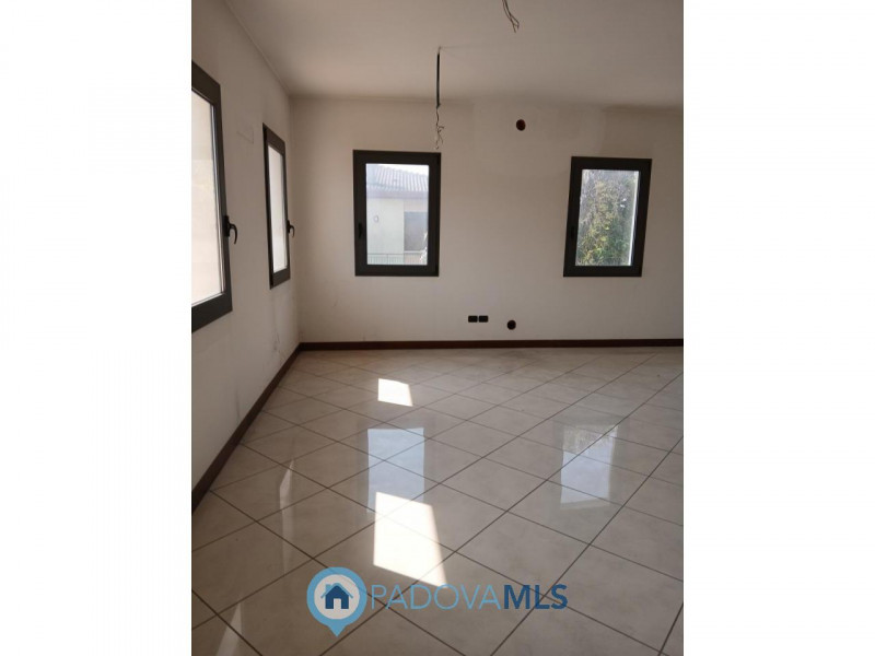 Immobile in esclusiva al Gruppo Padova MLS
Scopri questo recente ufficio situato al primo e ultim...