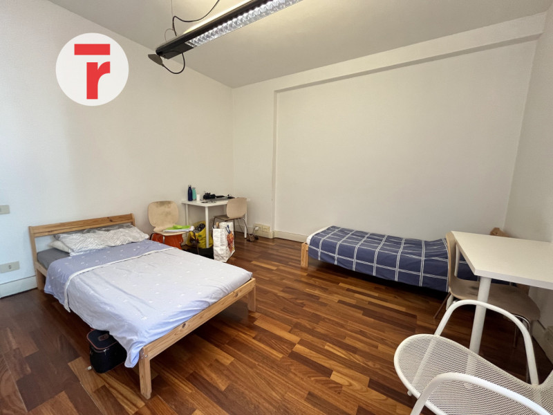 A pochi passi dalla stazione, dal centro, dal tram e nelle immediate vicinanze del Tribunale, pro...