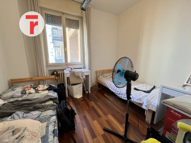 A pochi passi dalla stazione, dal centro, dal tram e nelle immediate vicinanze del Tribunale, pro...