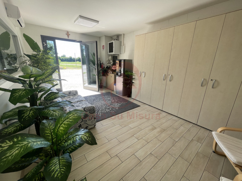 PADOVA - PADOVA OVEST rif. C108: Casa su misura ha il piacere di proporvi ampio capannone di circ...