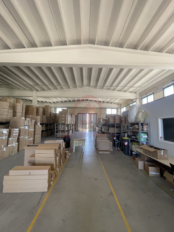 PADOVA - PADOVA OVEST rif. C108: Casa su misura ha il piacere di proporvi ampio capannone di circ...