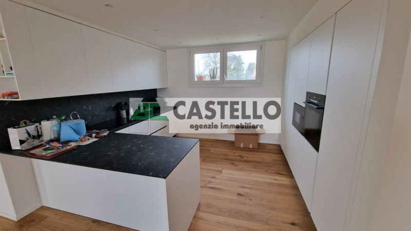 A Reschigliano proponiamo una casa indipendente, dagli ampi spazi interni ed esterni, sviluppata ...