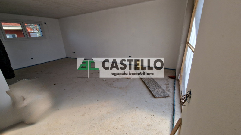 A Reschigliano proponiamo una casa indipendente, dagli ampi spazi interni ed esterni, sviluppata ...