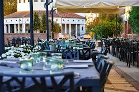 VICENZA PERIFERIA EST

Locale serale di 500mq, con cucina attrezzata e platico esterno di proprie...