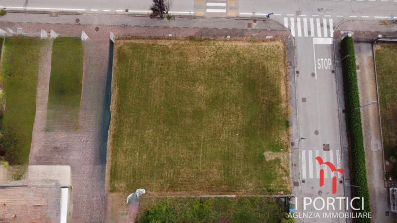Villanova di Camposampiero -


In zona residenziale a Mussolini frazione di Villanova di Camposam...