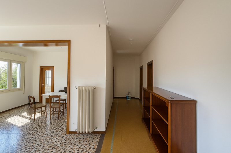 Nel cuore più autentico di Treviso, dove le architetture storiche raccontano secoli di bellezza, ...