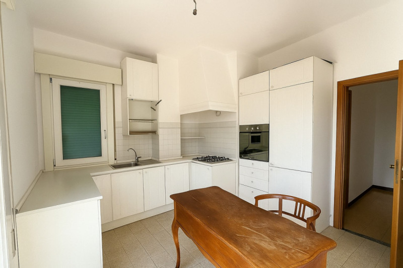 Nel cuore più autentico di Treviso, dove le architetture storiche raccontano secoli di bellezza, ...