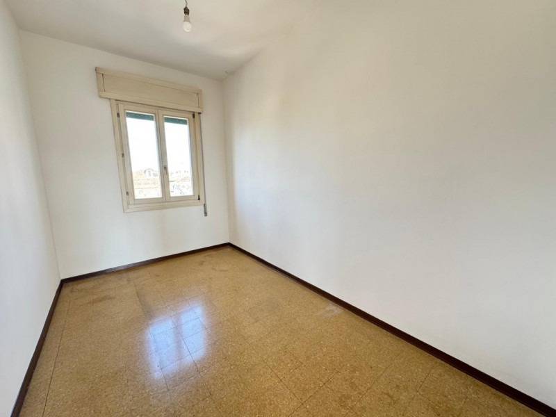 Nel cuore più autentico di Treviso, dove le architetture storiche raccontano secoli di bellezza, ...