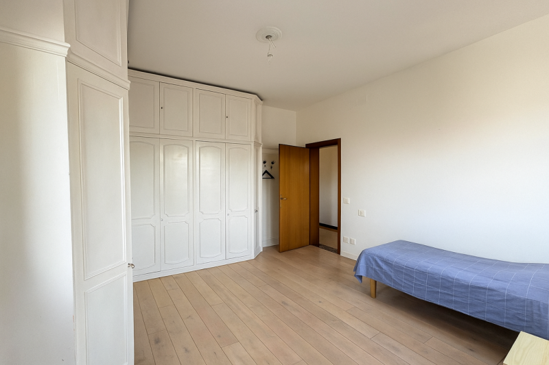 Nel cuore più autentico di Treviso, dove le architetture storiche raccontano secoli di bellezza, ...