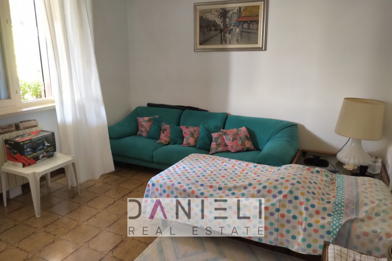 Brogliano: in zona panoramica, vi suggeriamo prestigiosa villa immersa nel verde, con vista apert...