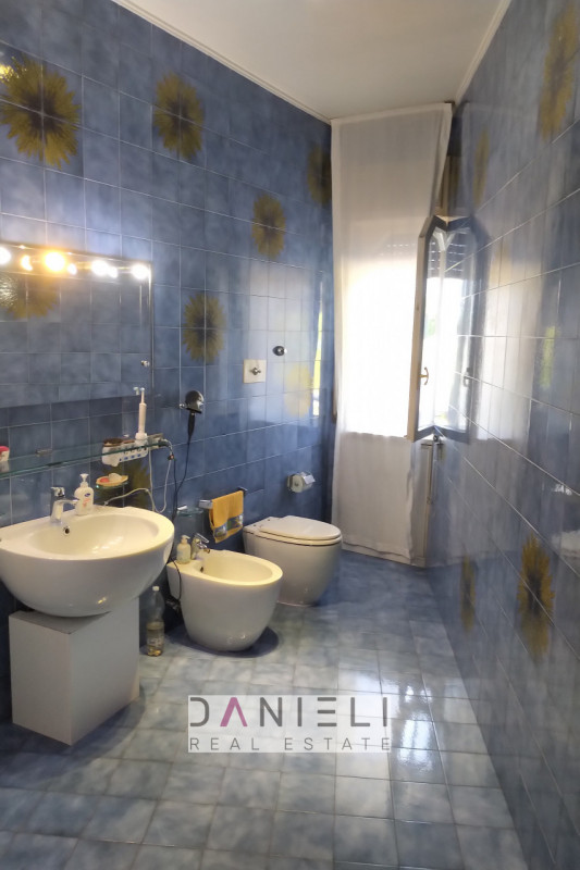 Brogliano: in zona panoramica, vi suggeriamo prestigiosa villa immersa nel verde, con vista apert...