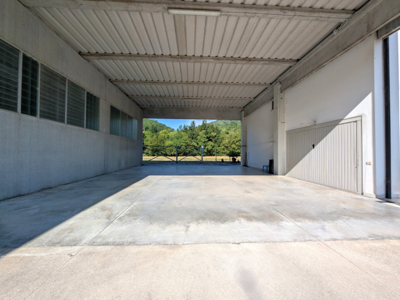 Lugo di Vicenza, Capannone con ufficio ed abitazione indipendente.

Trattativa presso UNICA Immob...