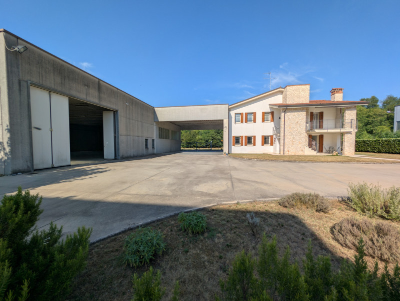 Lugo di Vicenza, Capannone con ufficio ed abitazione indipendente.

Trattativa presso UNICA Immob...