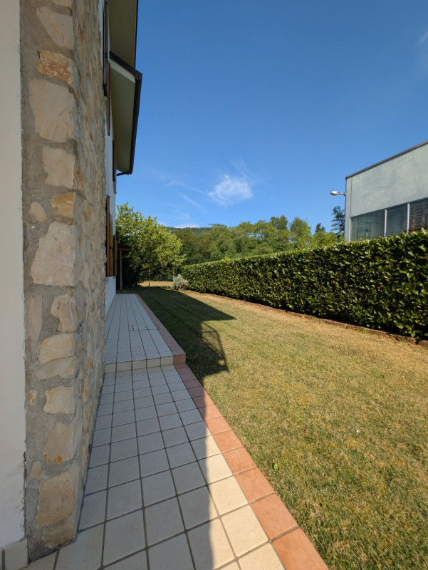 Lugo di Vicenza, Capannone con ufficio ed abitazione indipendente.

Trattativa presso UNICA Immob...