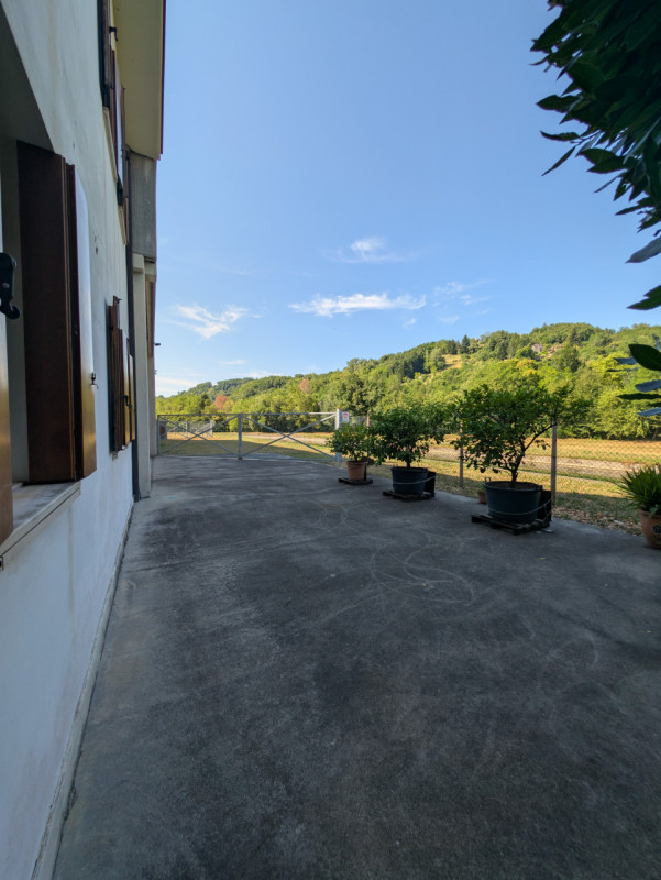 Lugo di Vicenza, Capannone con ufficio ed abitazione indipendente.

Trattativa presso UNICA Immob...