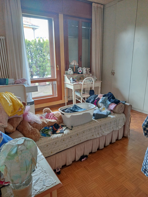 Nelle vicinanze di Prato della Valle affittasi villa arredata da LIBERA DA SETTEMBRE 2025.
la cas...