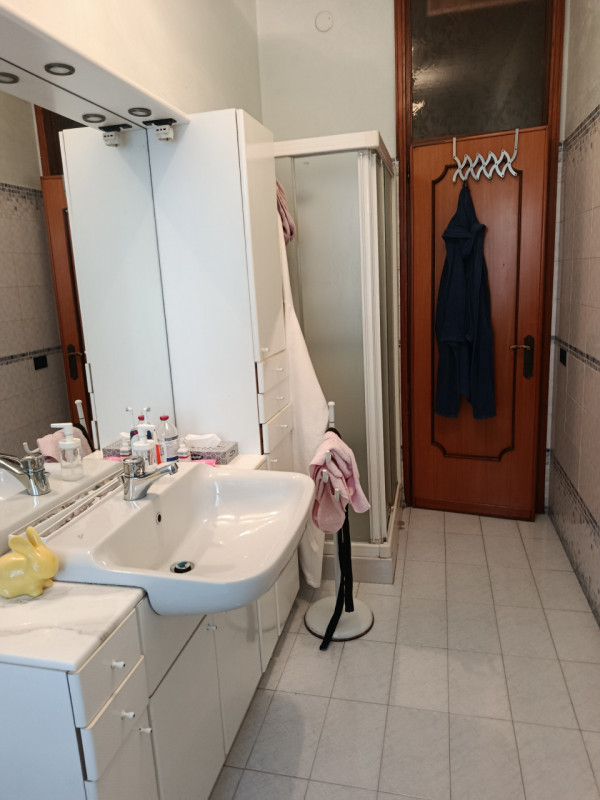 Nelle vicinanze di Prato della Valle affittasi villa arredata da LIBERA DA SETTEMBRE 2025.
la cas...