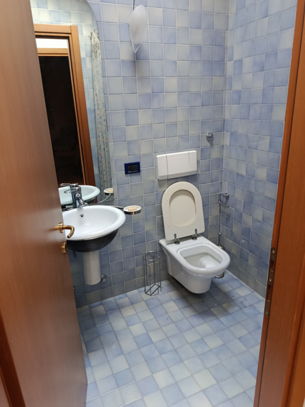 Nelle vicinanze di Prato della Valle affittasi villa arredata da LIBERA DA SETTEMBRE 2025.
la cas...