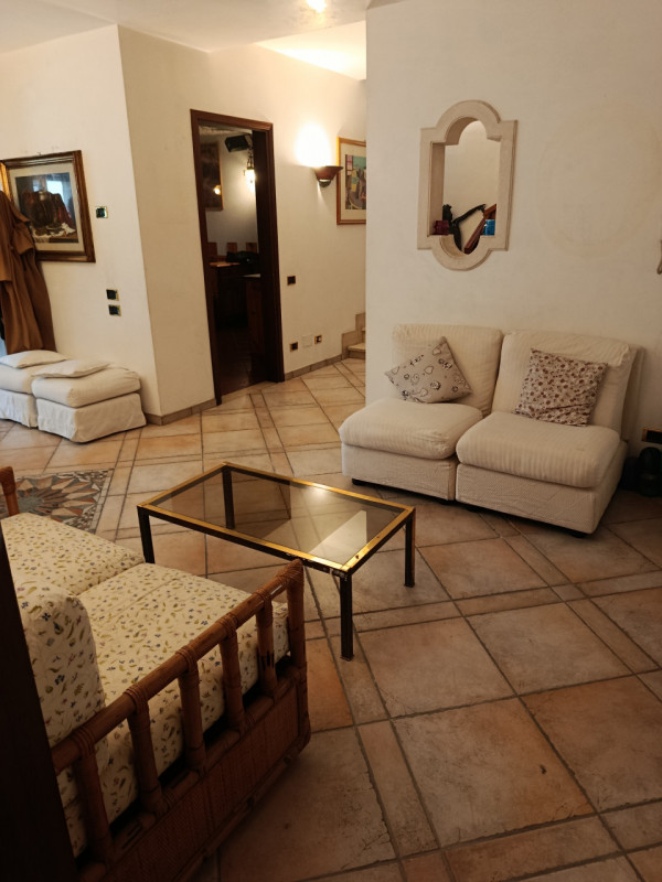 Nelle vicinanze di Prato della Valle affittasi villa arredata da LIBERA DA SETTEMBRE 2025.
la cas...