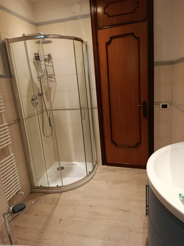 Nelle vicinanze di Prato della Valle affittasi villa arredata da LIBERA DA SETTEMBRE 2025.
la cas...