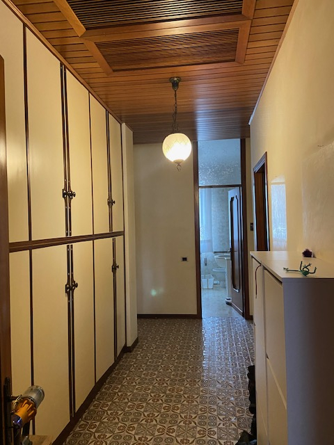 Nelle vicinanze di Prato della Valle affittasi villa arredata da LIBERA DA SETTEMBRE 2025.
la cas...