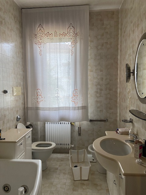 Nelle vicinanze di Prato della Valle affittasi villa arredata da LIBERA DA SETTEMBRE 2025.
la cas...