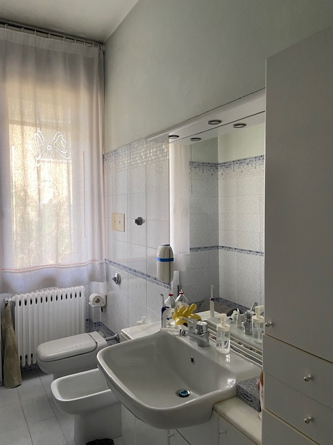 Nelle vicinanze di Prato della Valle affittasi villa arredata da LIBERA DA SETTEMBRE 2025.
la cas...