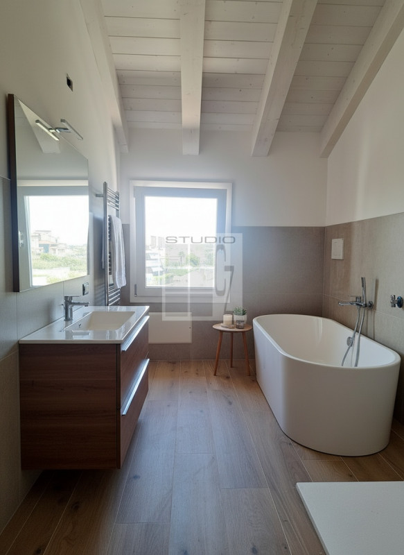 Proponiamo in vendita appartamento inserito in un contesto di sole TRE unità abitative, senza amm...