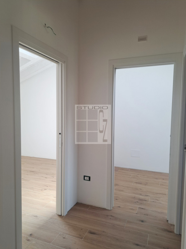 Proponiamo in vendita appartamento inserito in un contesto di sole TRE unità abitative, senza amm...