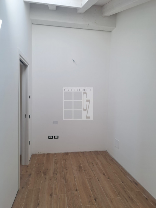 Proponiamo in vendita appartamento inserito in un contesto di sole TRE unità abitative, senza amm...