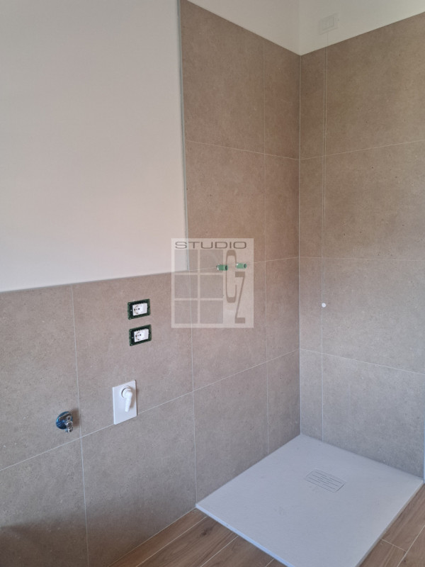 Proponiamo in vendita appartamento inserito in un contesto di sole TRE unità abitative, senza amm...