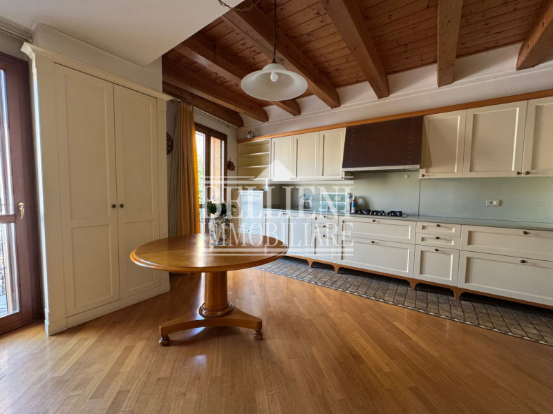 CORSO FOGAZZARO - In posizione centralissima e in contesto di pregio, proponiamo in locazione uno...