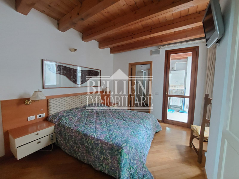 CORSO FOGAZZARO - In posizione centralissima e in contesto di pregio, proponiamo in locazione uno...