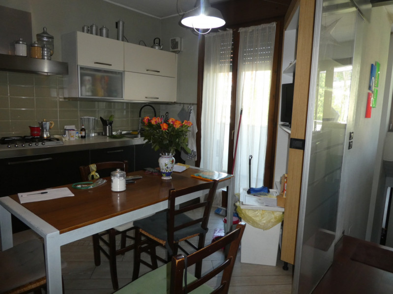 vendesi porzione di casa che si sviluppa su 2 piani , terra e Primo, costruzione del 1998 e poi e...