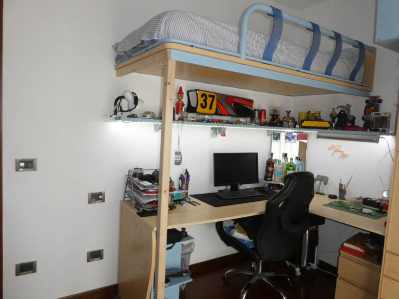 vendesi porzione di casa che si sviluppa su 2 piani , terra e Primo, costruzione del 1998 e poi e...