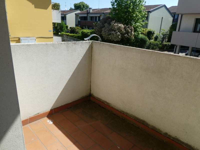 vendesi porzione di casa che si sviluppa su 2 piani , terra e Primo, costruzione del 1998 e poi e...