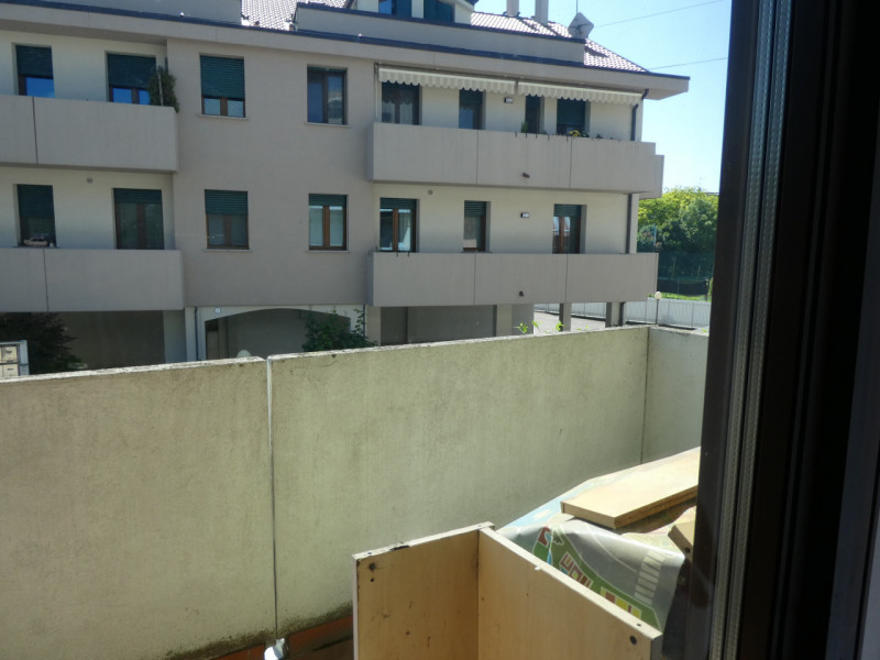 vendesi porzione di casa che si sviluppa su 2 piani , terra e Primo, costruzione del 1998 e poi e...