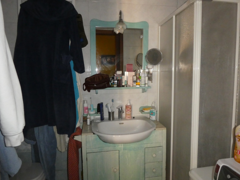 vendesi porzione di casa che si sviluppa su 2 piani , terra e Primo, costruzione del 1998 e poi e...