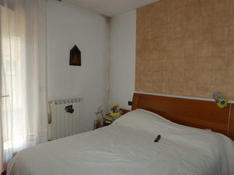 vendesi porzione di casa che si sviluppa su 2 piani , terra e Primo, costruzione del 1998 e poi e...