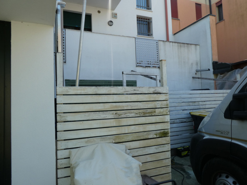 vendesi porzione di casa che si sviluppa su 2 piani , terra e Primo, costruzione del 1998 e poi e...