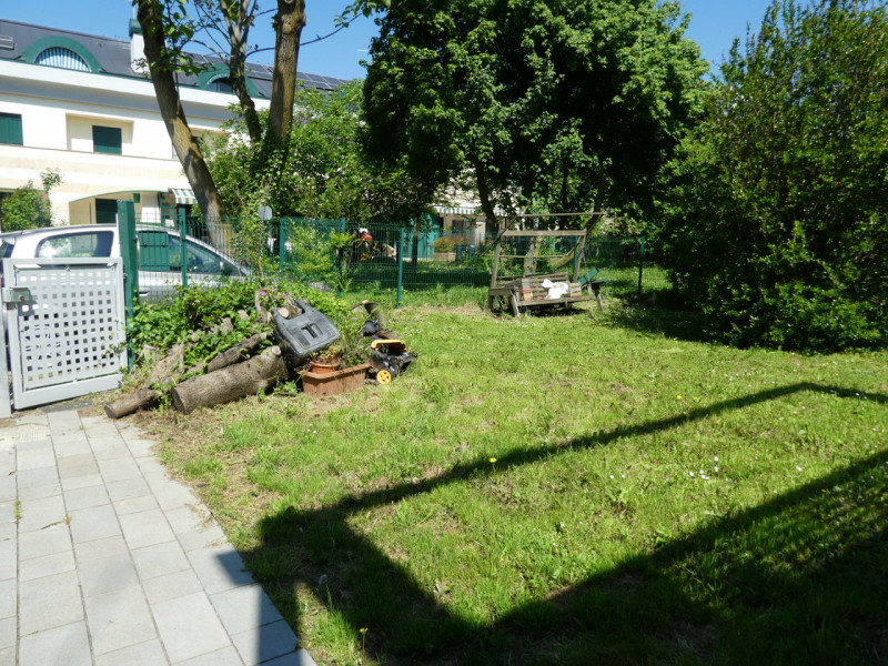 vendesi porzione di casa che si sviluppa su 2 piani , terra e Primo, costruzione del 1998 e poi e...