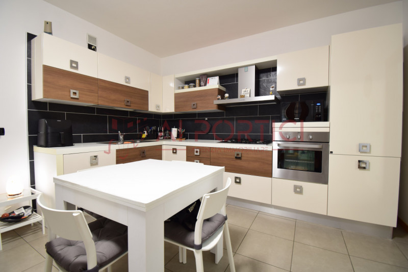 CAMPOLONGO MAGGIORE - APPARTAMENTO ARREDATO al piano terra con ingresso e giardino totalmente ind...