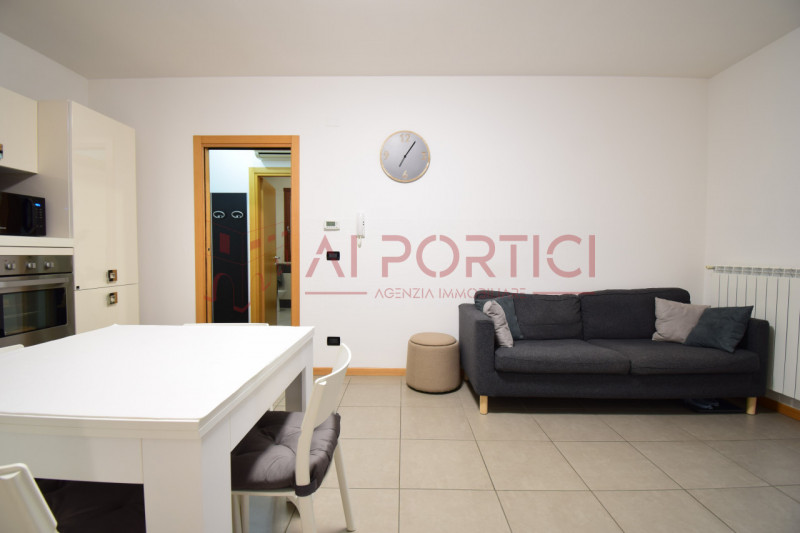 CAMPOLONGO MAGGIORE - APPARTAMENTO ARREDATO al piano terra con ingresso e giardino totalmente ind...