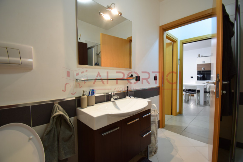 CAMPOLONGO MAGGIORE - APPARTAMENTO ARREDATO al piano terra con ingresso e giardino totalmente ind...